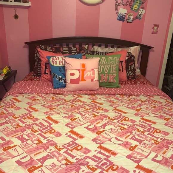 Victoria’s Secret pink comforter set. Not for sale - Picture 3 of 3